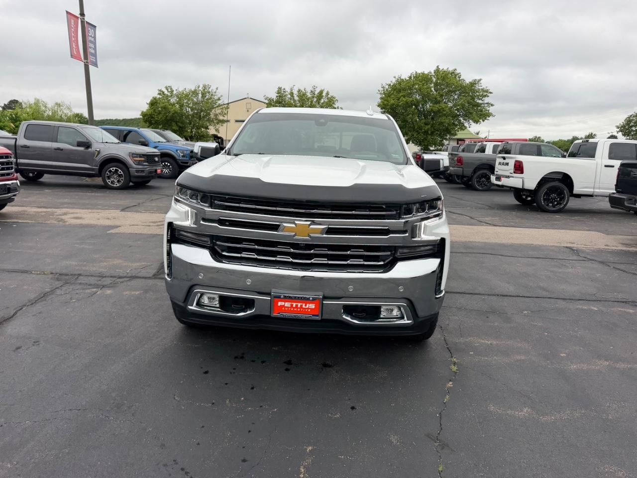 Chevrolet Silverado 1500 LTD Vehicle Full-screen Gallery Image 08