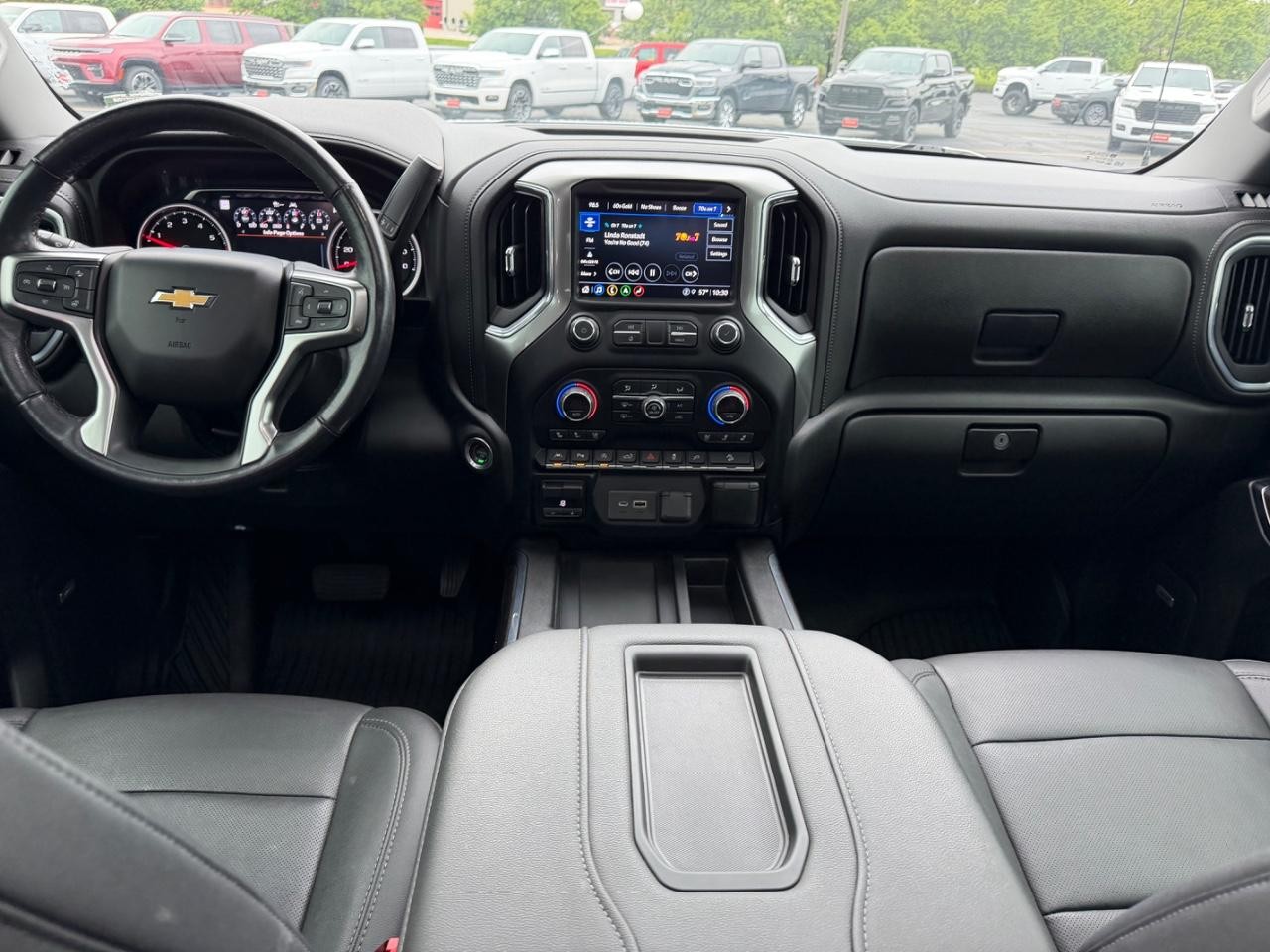 Chevrolet Silverado 1500 LTD Vehicle Full-screen Gallery Image 11