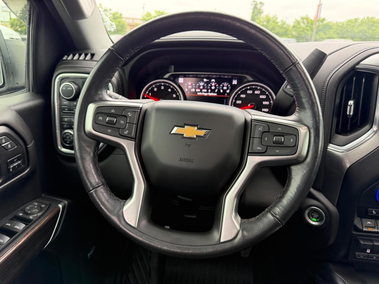 Chevrolet Silverado 1500 LTD Vehicle Full-screen Gallery Image 12