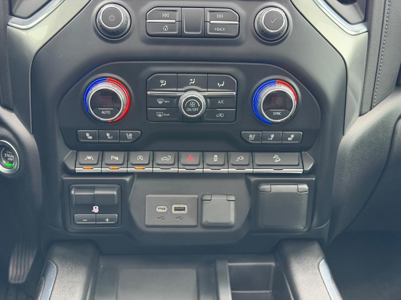Chevrolet Silverado 1500 LTD Vehicle Full-screen Gallery Image 16