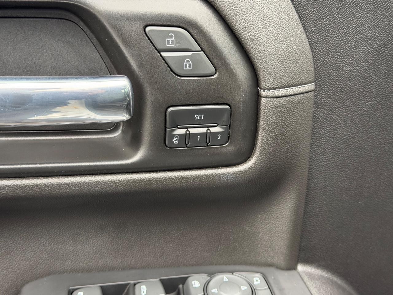 Chevrolet Silverado 1500 LTD Vehicle Full-screen Gallery Image 19