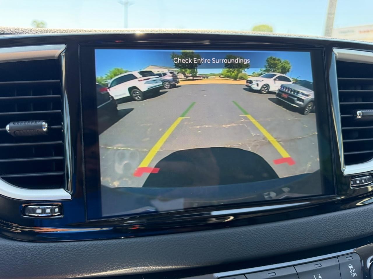 Chrysler Pacifica Vehicle Full-screen Gallery Image 26