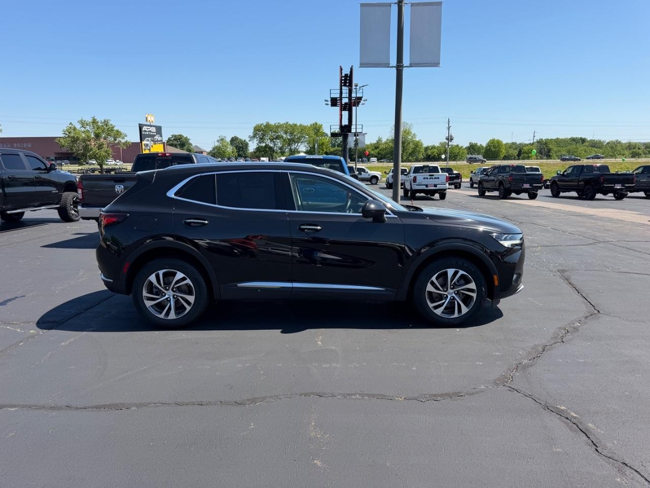 Buick Envision Vehicle Full-screen Gallery Image 02
