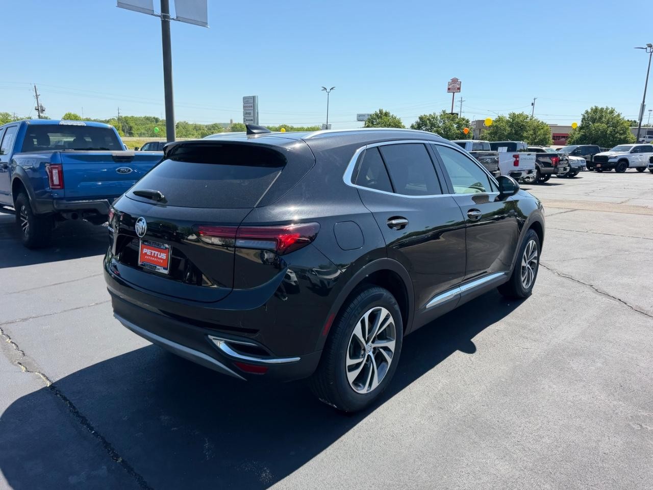 Buick Envision Vehicle Full-screen Gallery Image 03