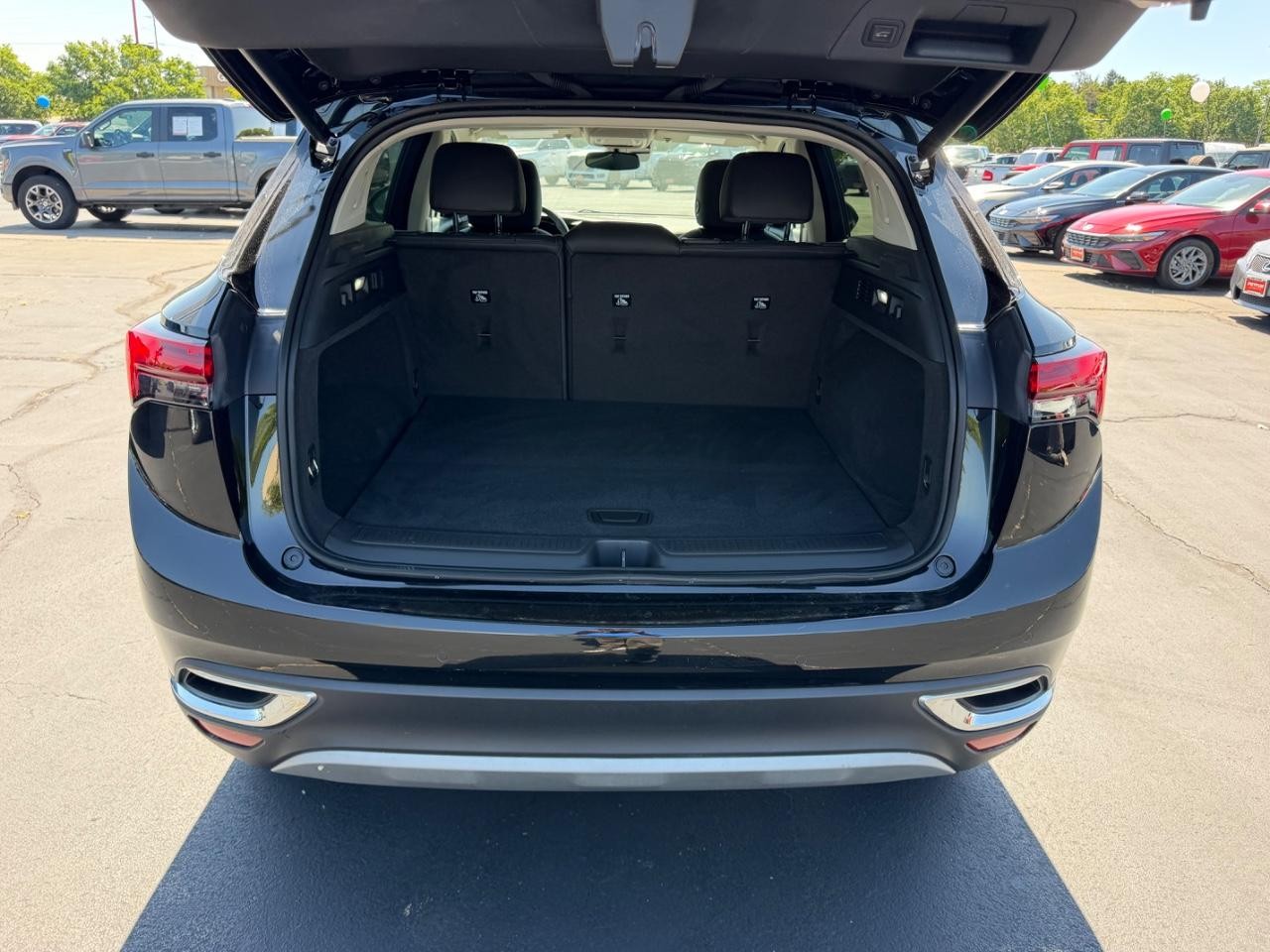 Buick Envision Vehicle Full-screen Gallery Image 05
