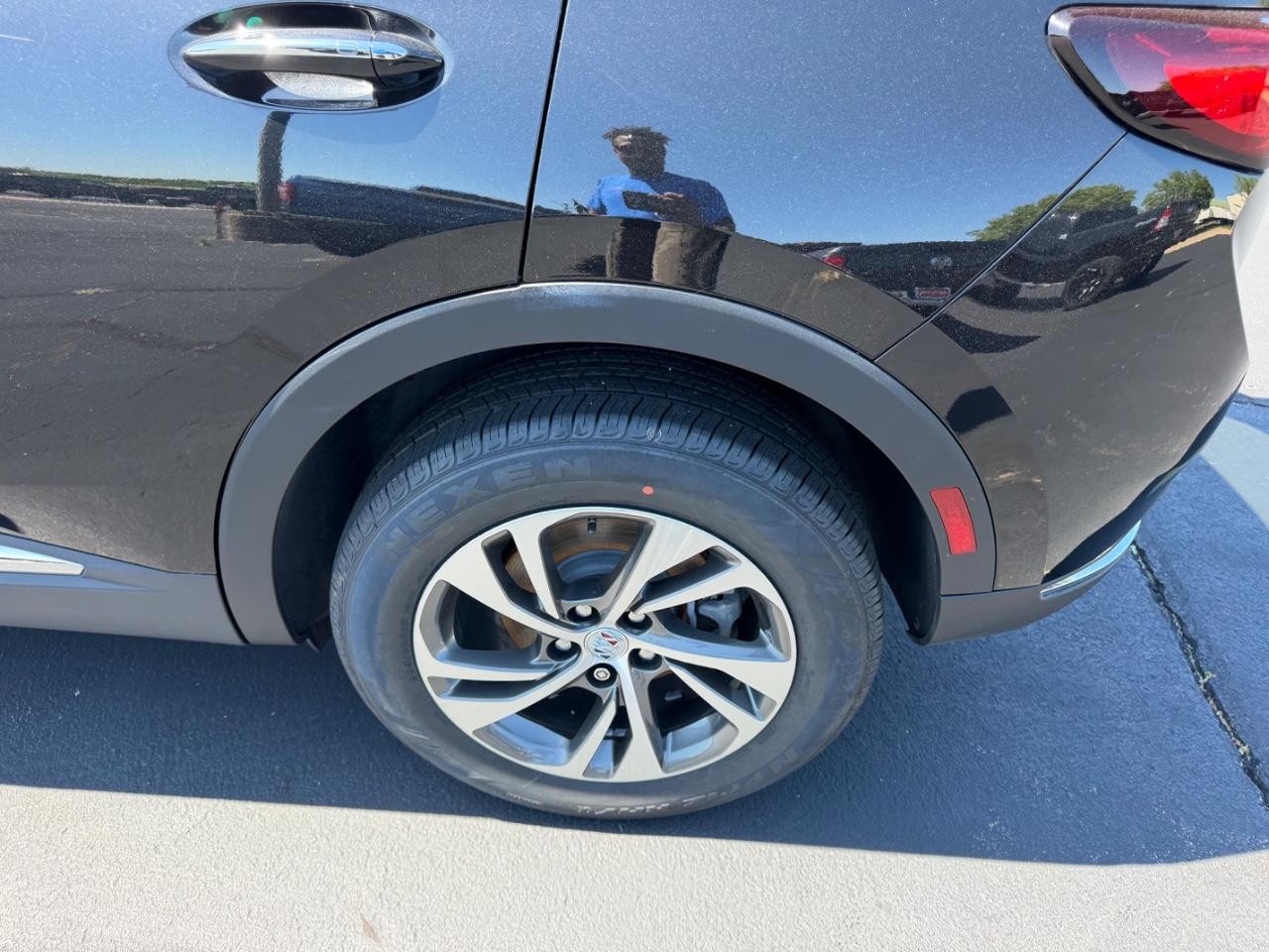 Buick Envision Vehicle Full-screen Gallery Image 07