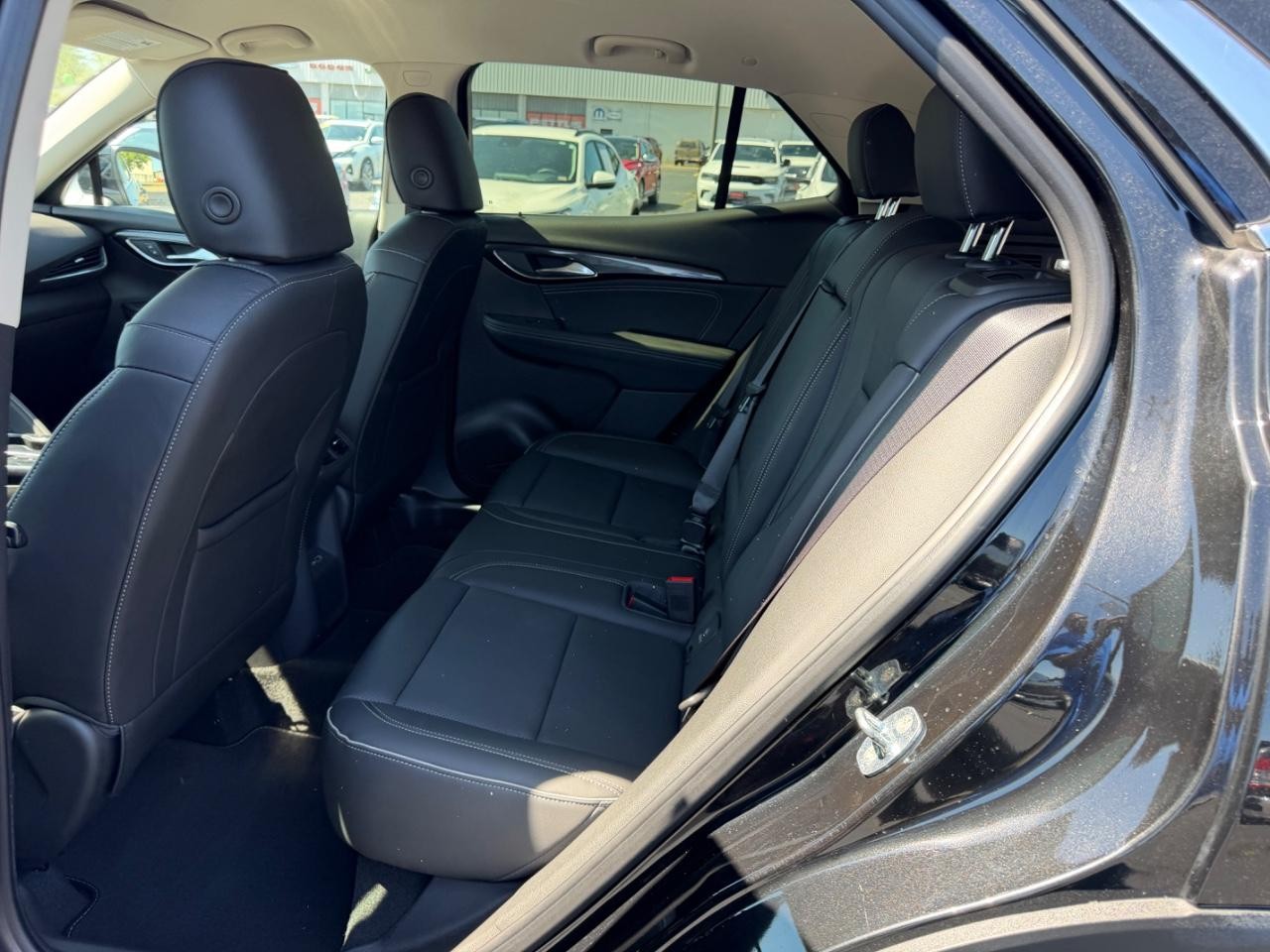 Buick Envision Vehicle Full-screen Gallery Image 10
