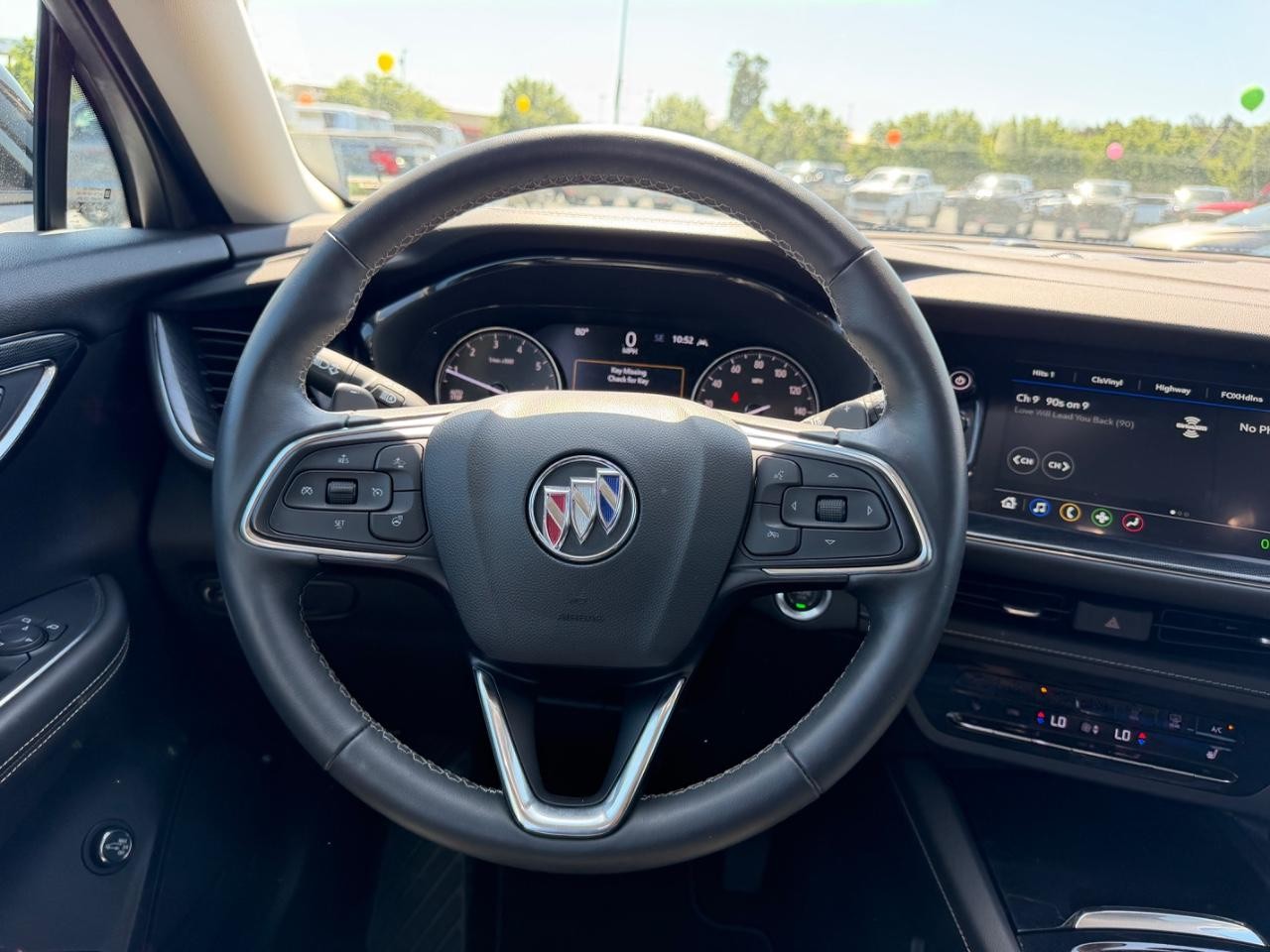Buick Envision Vehicle Full-screen Gallery Image 12