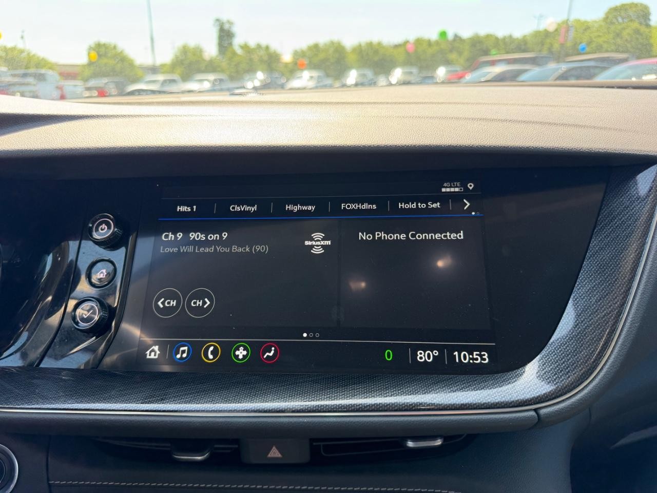 Buick Envision Vehicle Full-screen Gallery Image 15