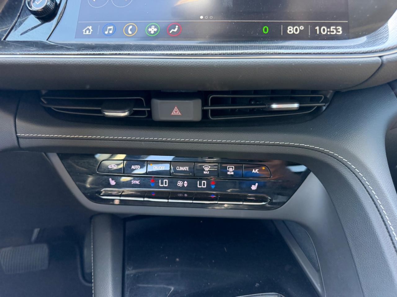 Buick Envision Vehicle Full-screen Gallery Image 16