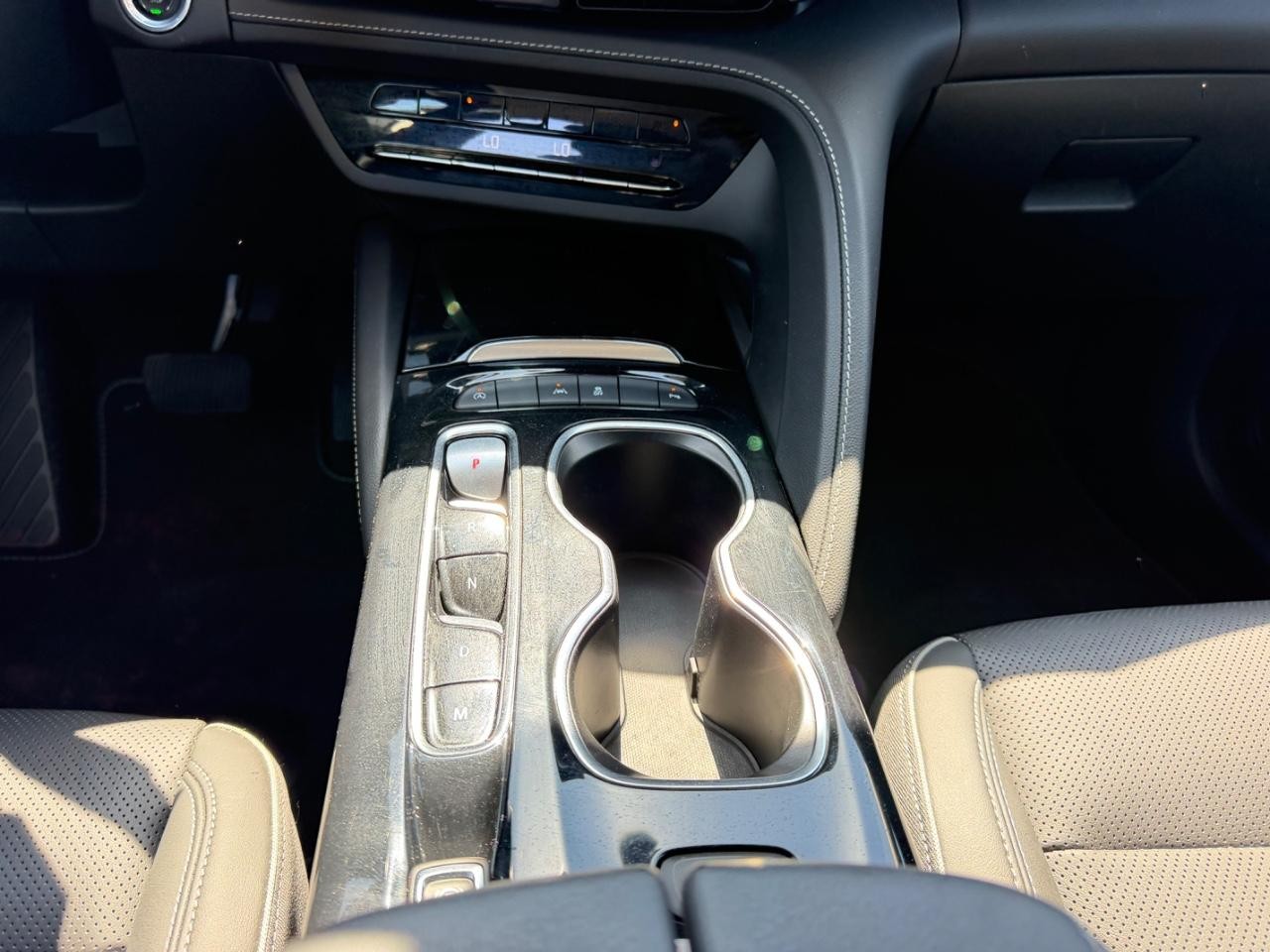 Buick Envision Vehicle Full-screen Gallery Image 17