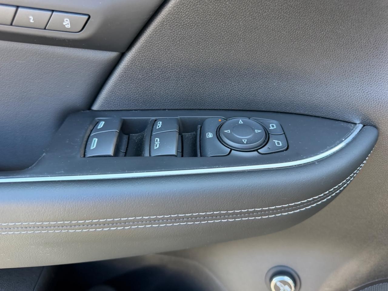 Buick Envision Vehicle Full-screen Gallery Image 19