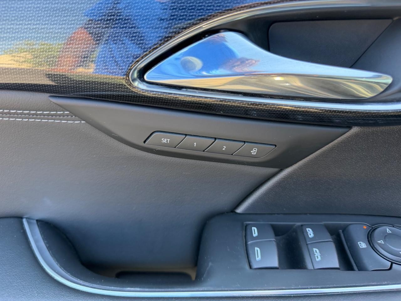 Buick Envision Vehicle Full-screen Gallery Image 20