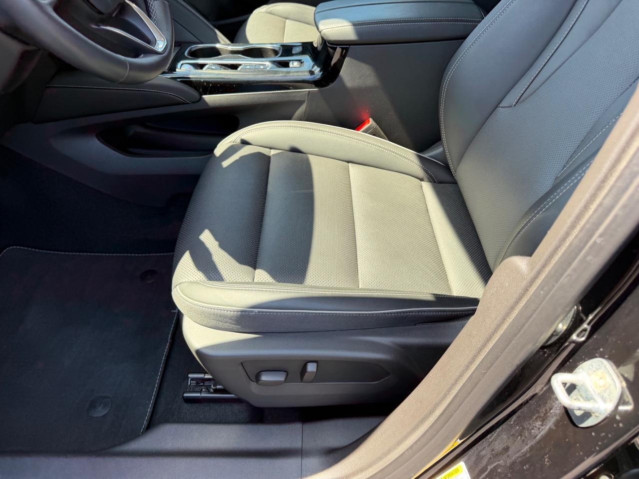 Buick Envision Vehicle Full-screen Gallery Image 21