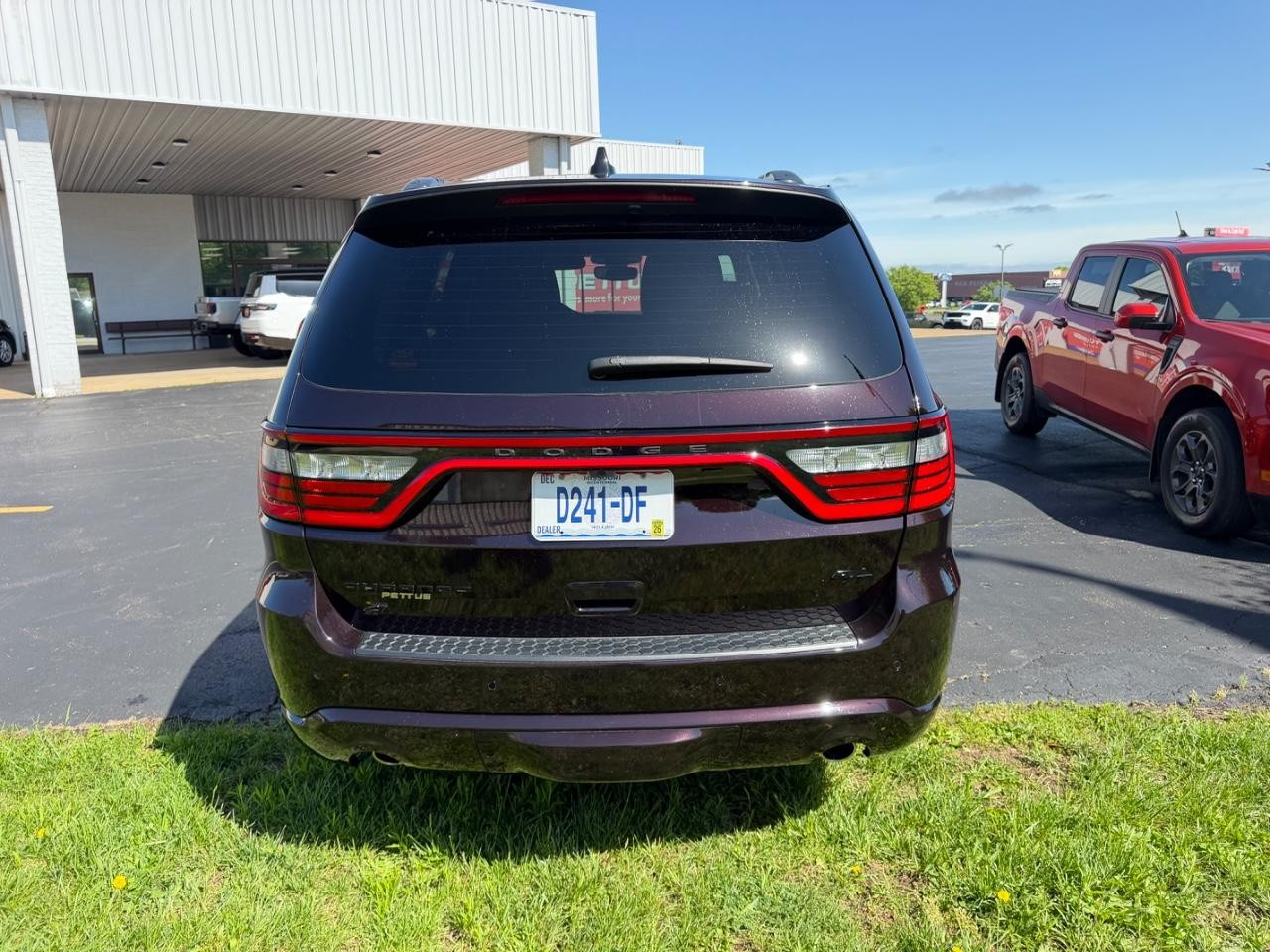 Dodge Durango Vehicle Full-screen Gallery Image 03