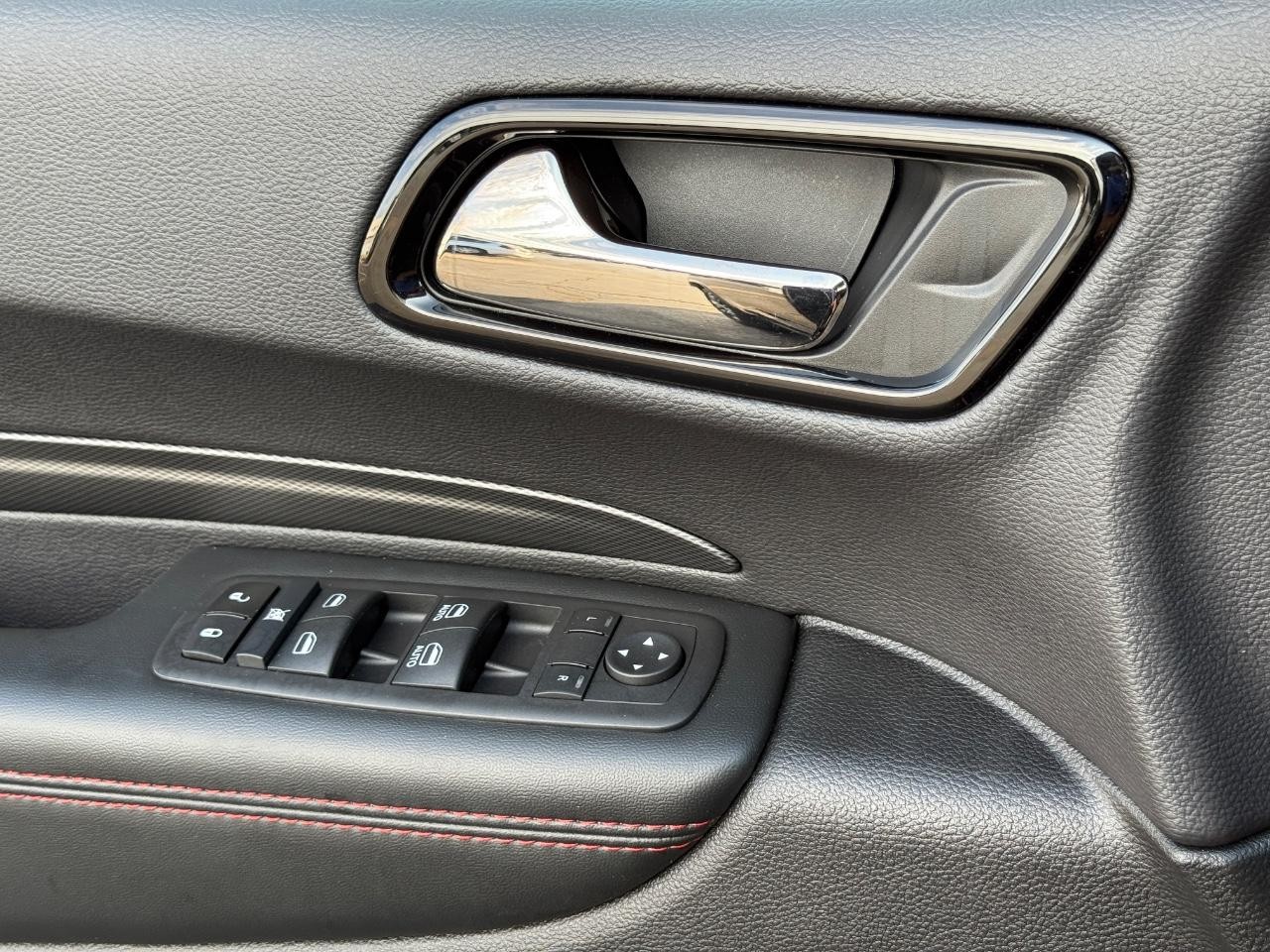 Dodge Durango Vehicle Full-screen Gallery Image 24