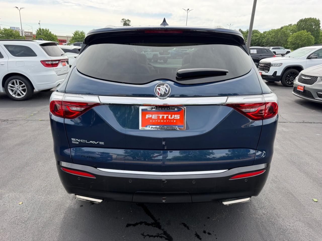 Buick Enclave Vehicle Full-screen Gallery Image 04