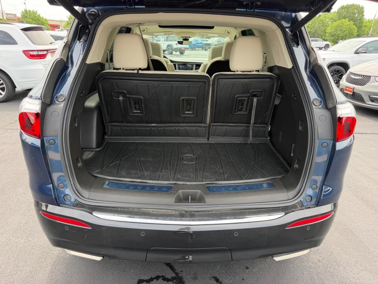 Buick Enclave Vehicle Full-screen Gallery Image 05