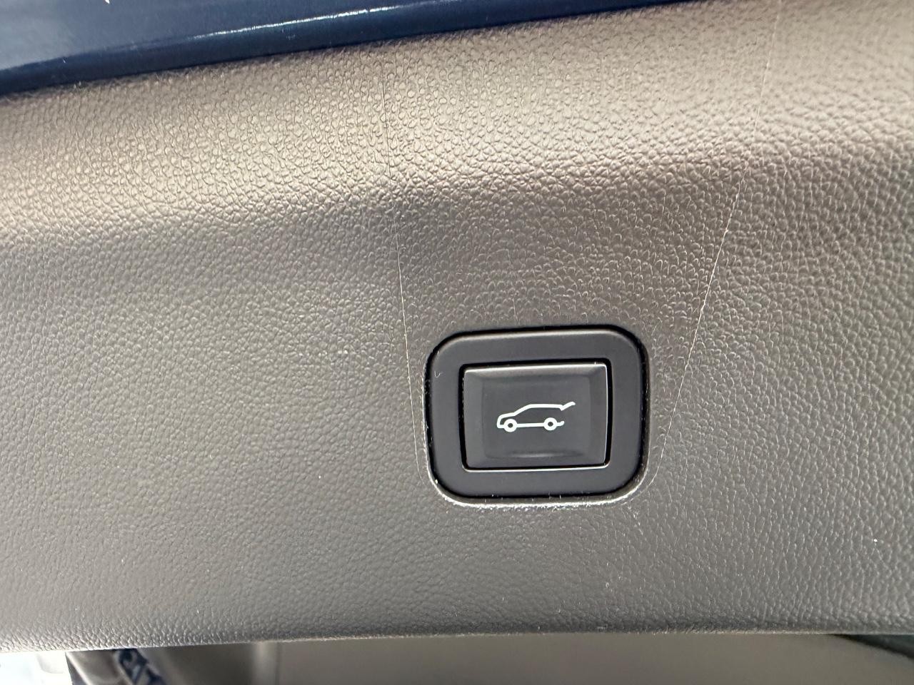 Buick Enclave Vehicle Full-screen Gallery Image 06