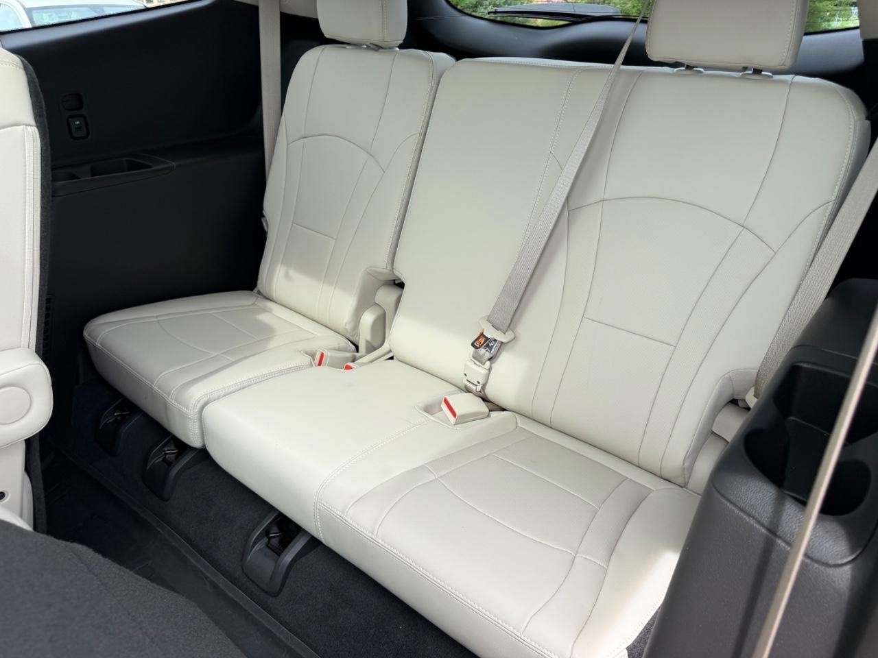 Buick Enclave Vehicle Full-screen Gallery Image 10