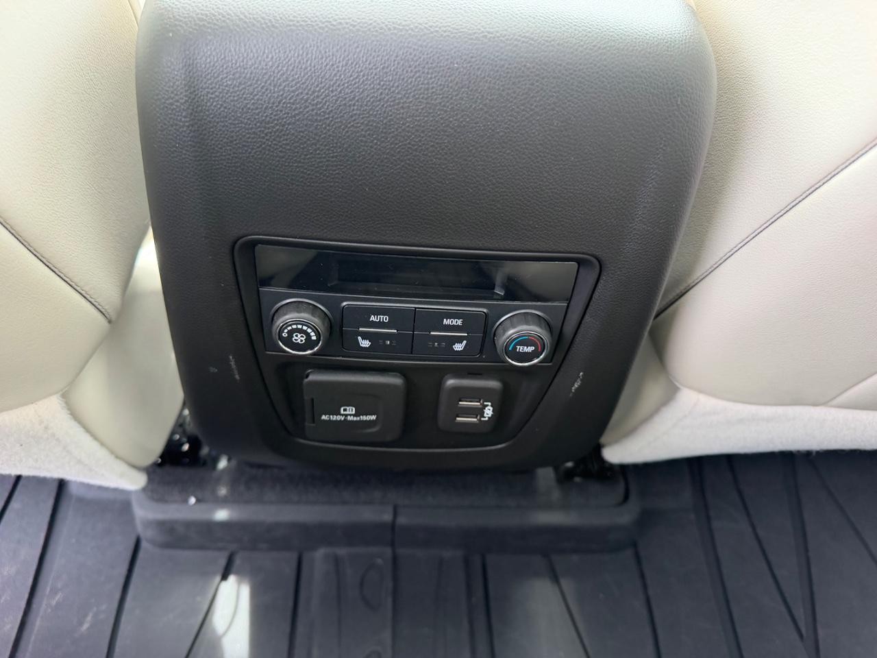 Buick Enclave Vehicle Full-screen Gallery Image 13