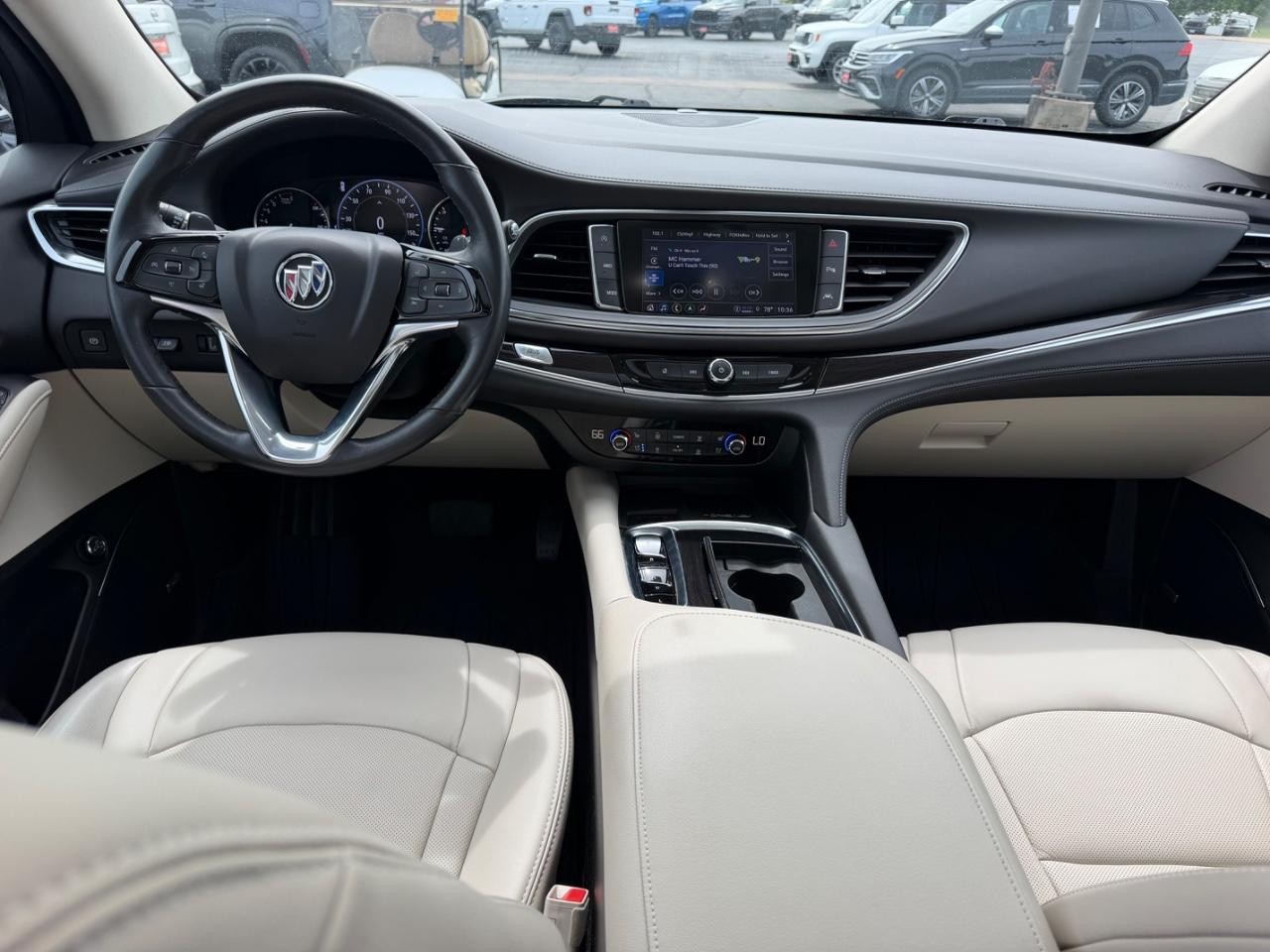Buick Enclave Vehicle Full-screen Gallery Image 14