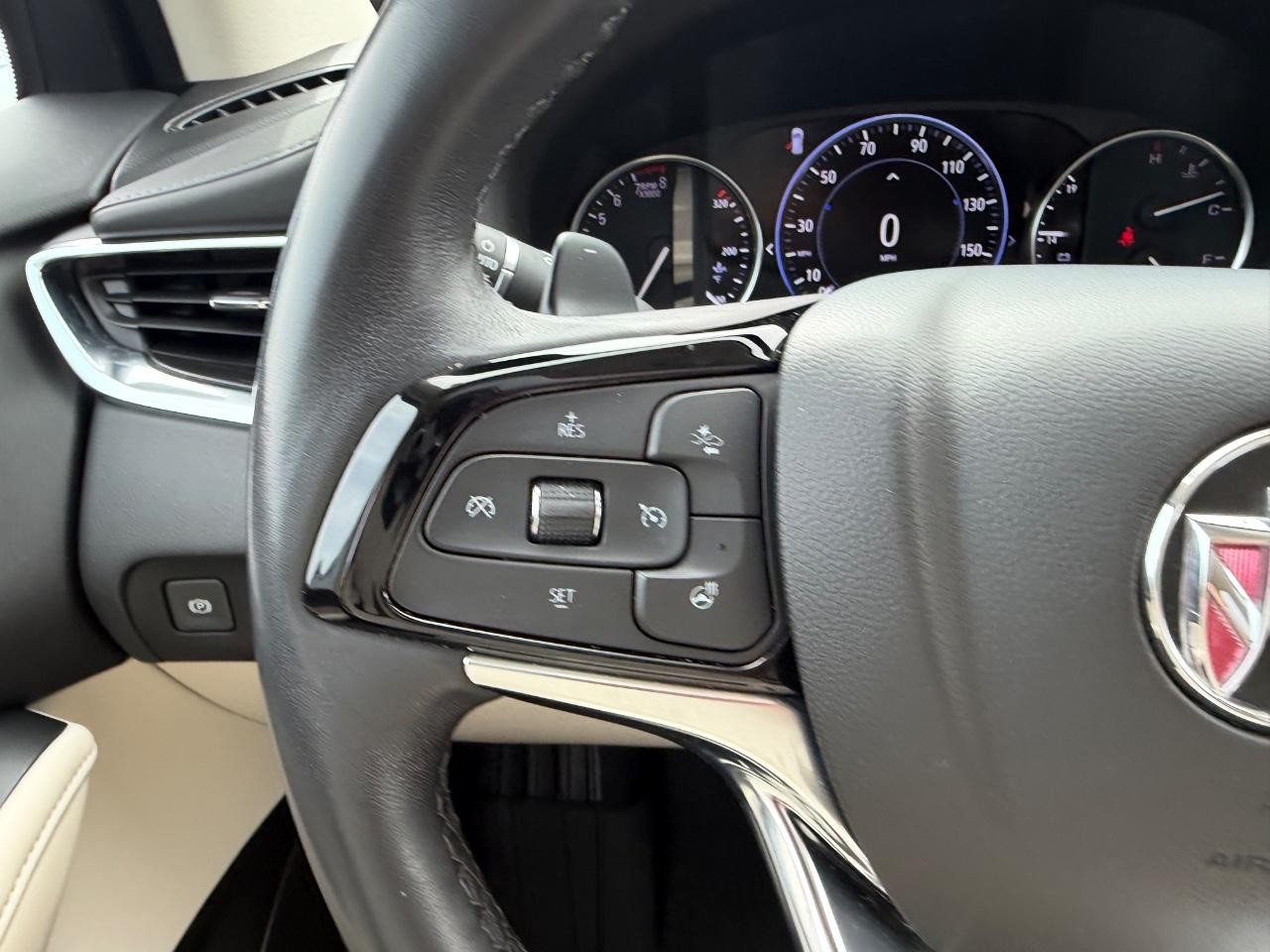 Buick Enclave Vehicle Full-screen Gallery Image 16
