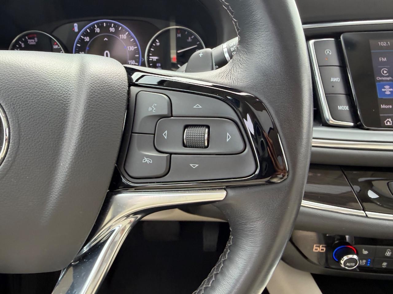 Buick Enclave Vehicle Full-screen Gallery Image 17