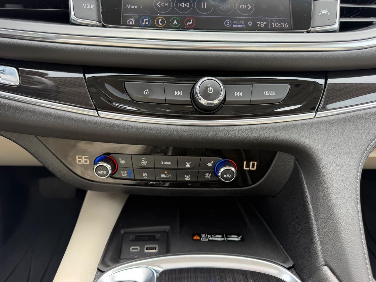 Buick Enclave Vehicle Full-screen Gallery Image 19