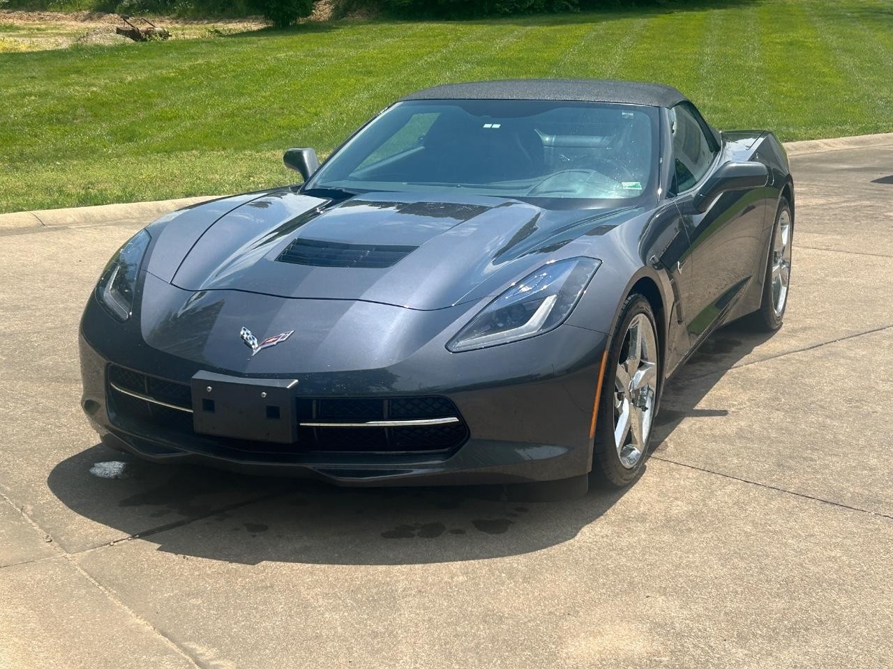 Chevrolet Corvette Stingray Vehicle Full-screen Gallery Image 02