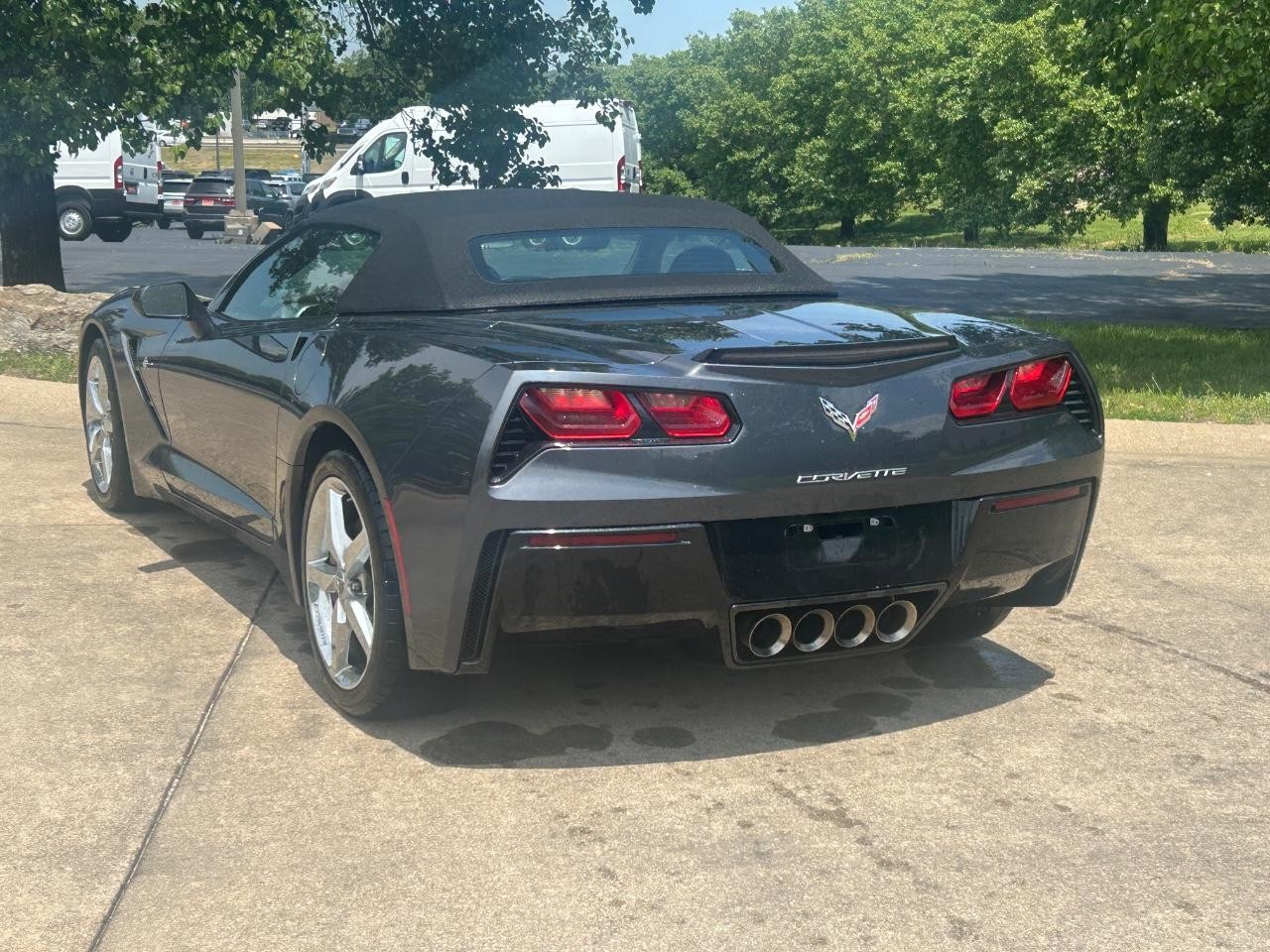 Chevrolet Corvette Stingray Vehicle Full-screen Gallery Image 05