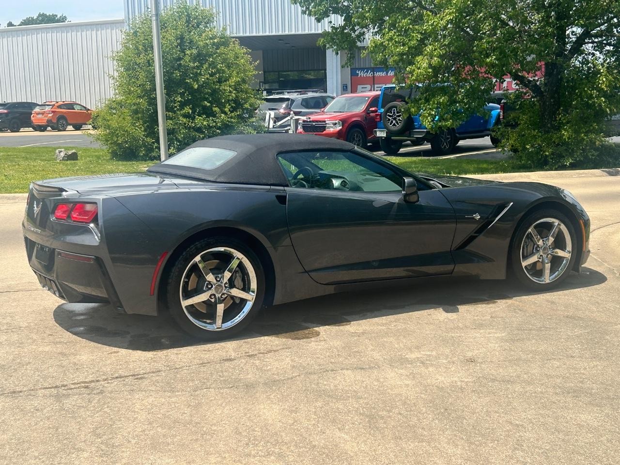 Chevrolet Corvette Stingray Vehicle Full-screen Gallery Image 08