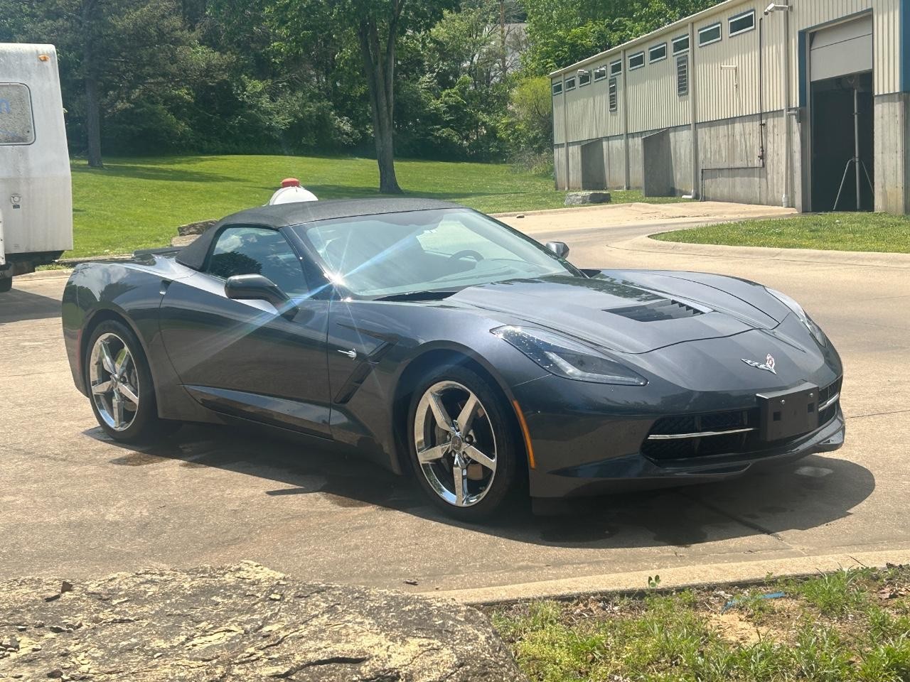 Chevrolet Corvette Stingray Vehicle Full-screen Gallery Image 09