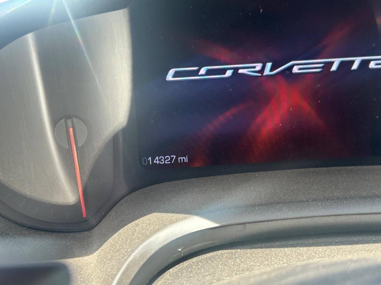 Chevrolet Corvette Stingray Vehicle Full-screen Gallery Image 14