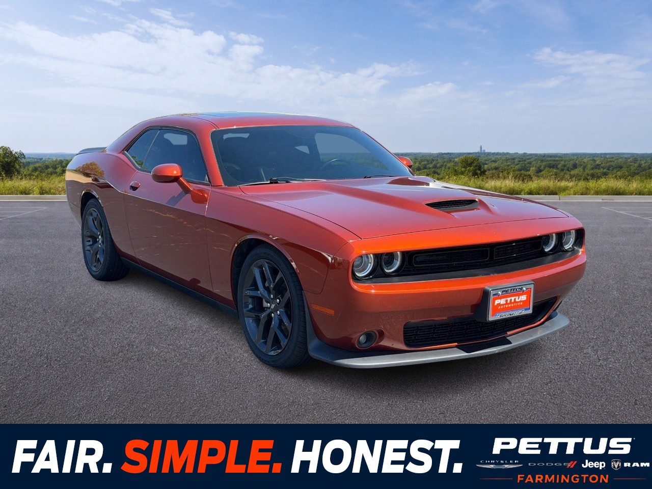 Dodge Challenger Vehicle Full-screen Gallery Image 01