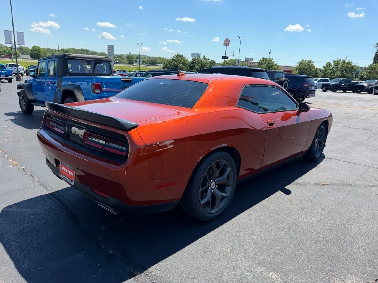 Dodge Challenger Vehicle Full-screen Gallery Image 03