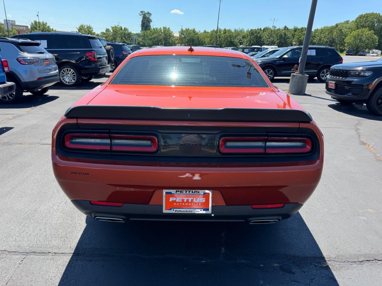 Dodge Challenger Vehicle Full-screen Gallery Image 04