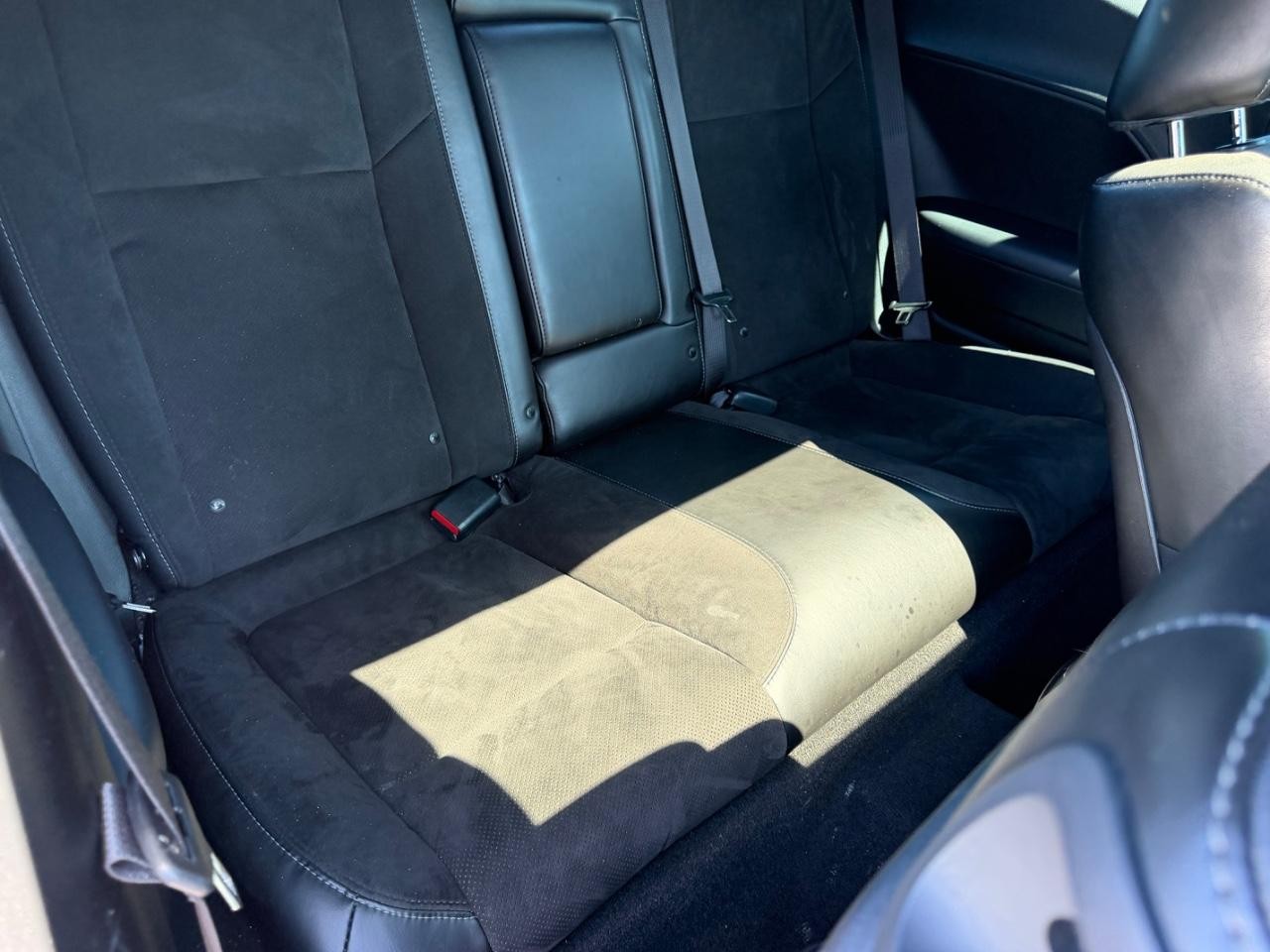 Dodge Challenger Vehicle Full-screen Gallery Image 09