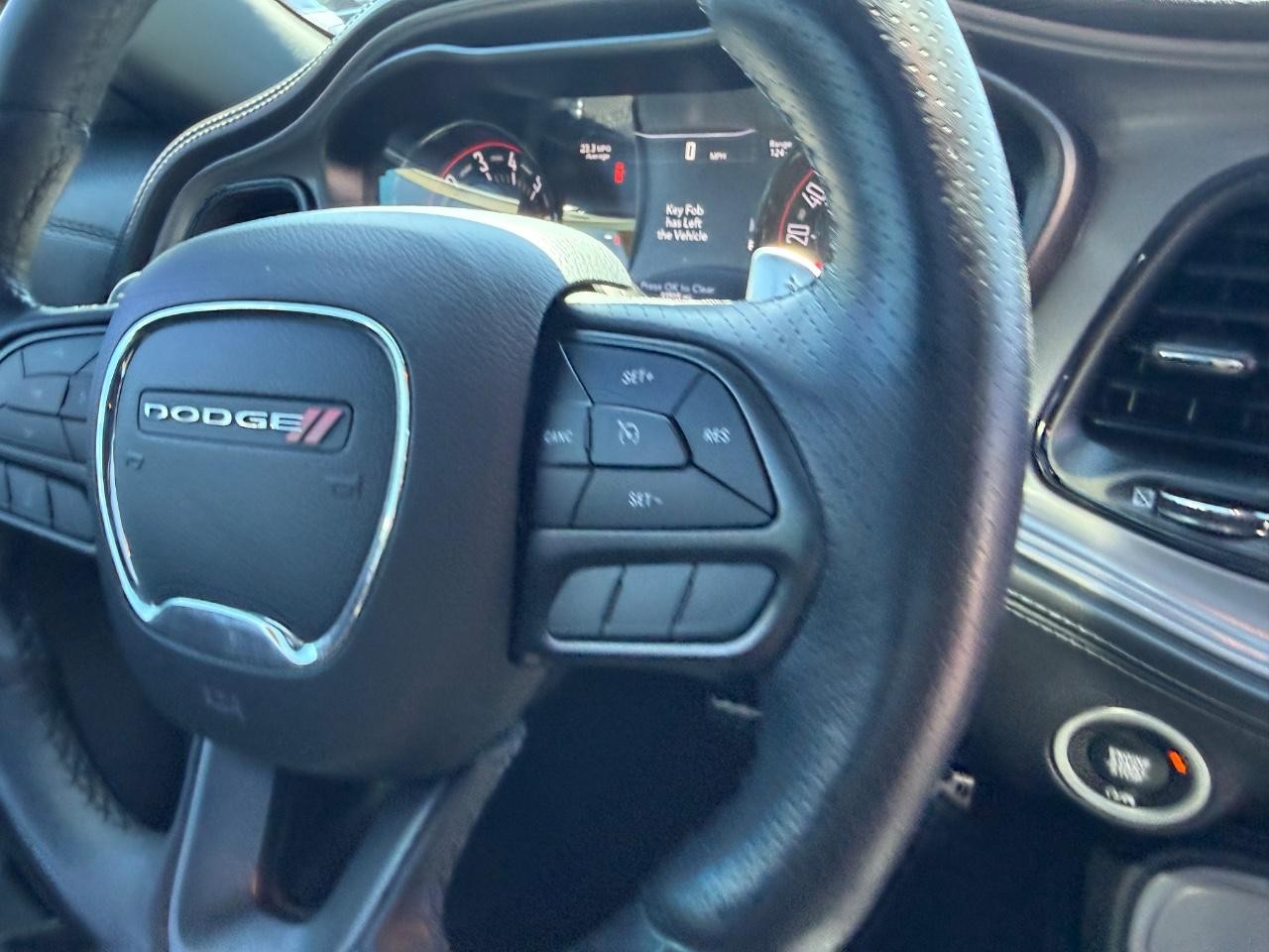 Dodge Challenger Vehicle Full-screen Gallery Image 14
