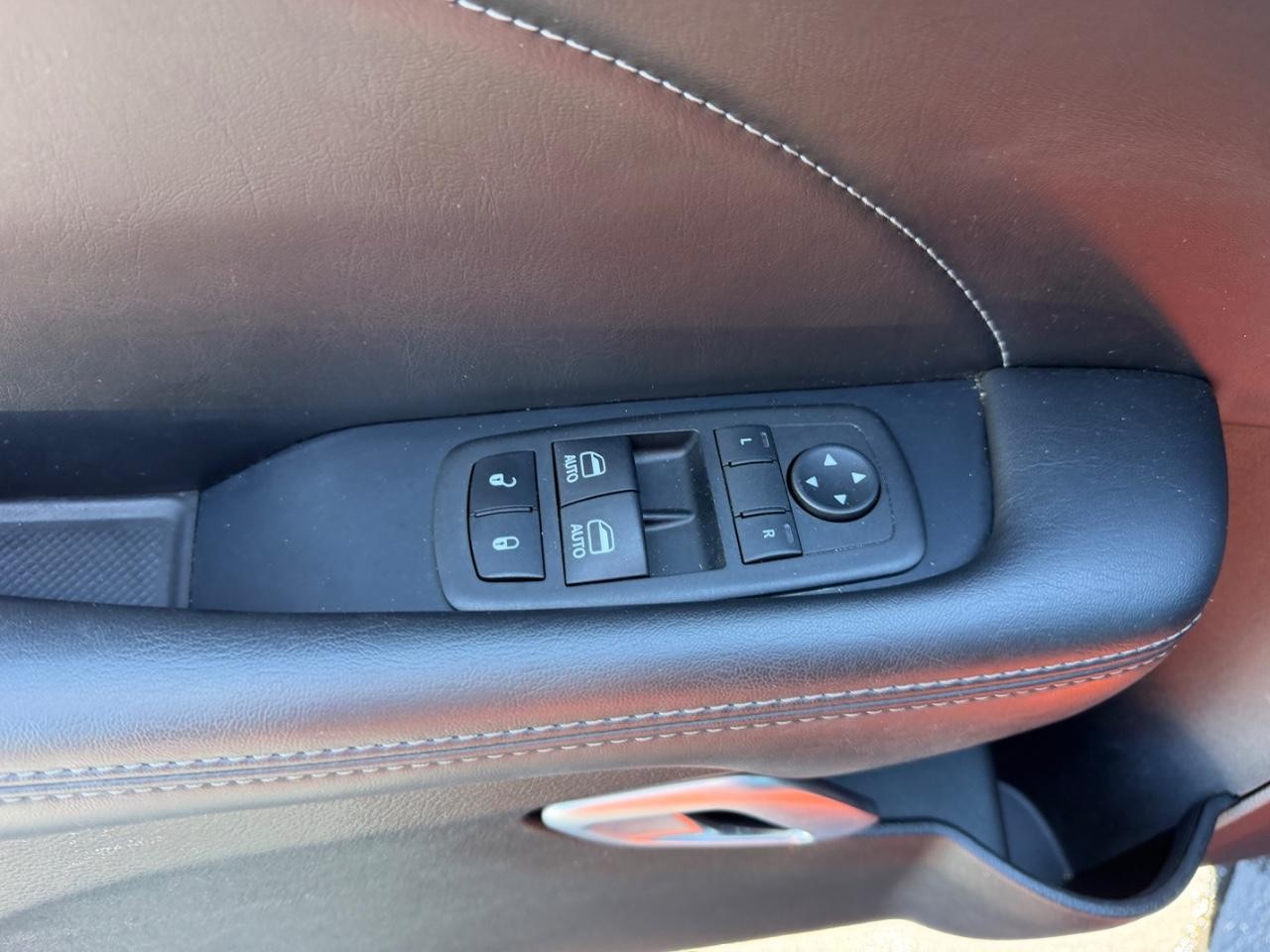 Dodge Challenger Vehicle Full-screen Gallery Image 19