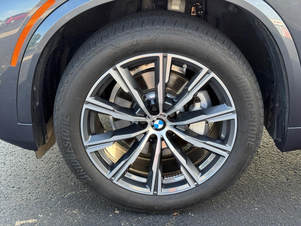 BMW X5 Vehicle Full-screen Gallery Image 07