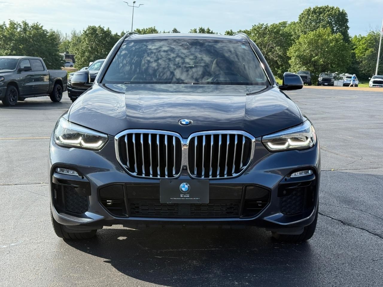 BMW X5 Vehicle Full-screen Gallery Image 09