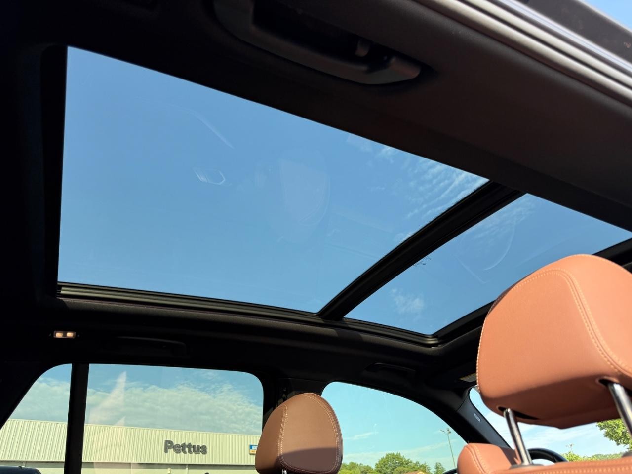 BMW X5 Vehicle Full-screen Gallery Image 11