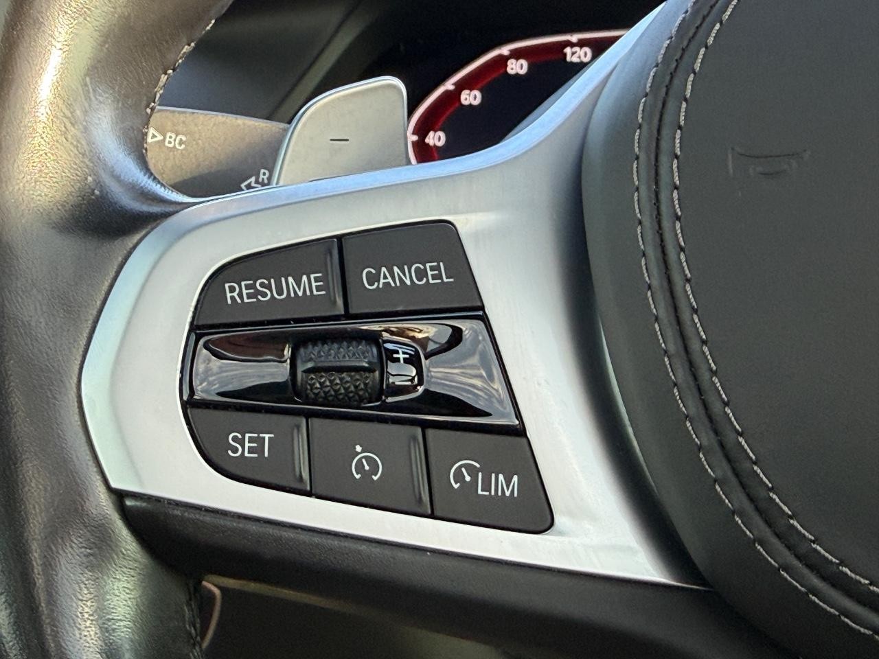 BMW X5 Vehicle Full-screen Gallery Image 15
