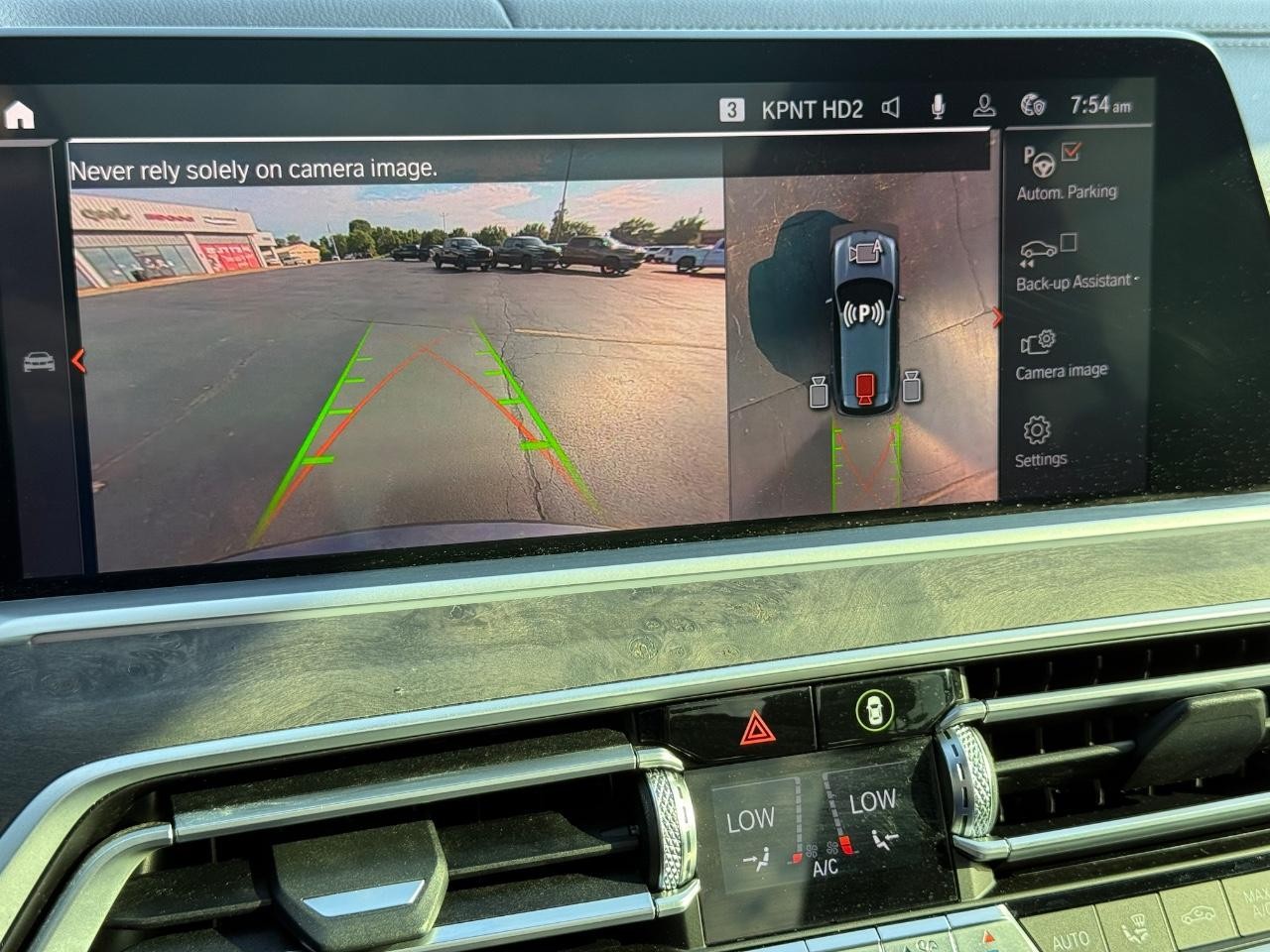 BMW X5 Vehicle Full-screen Gallery Image 18