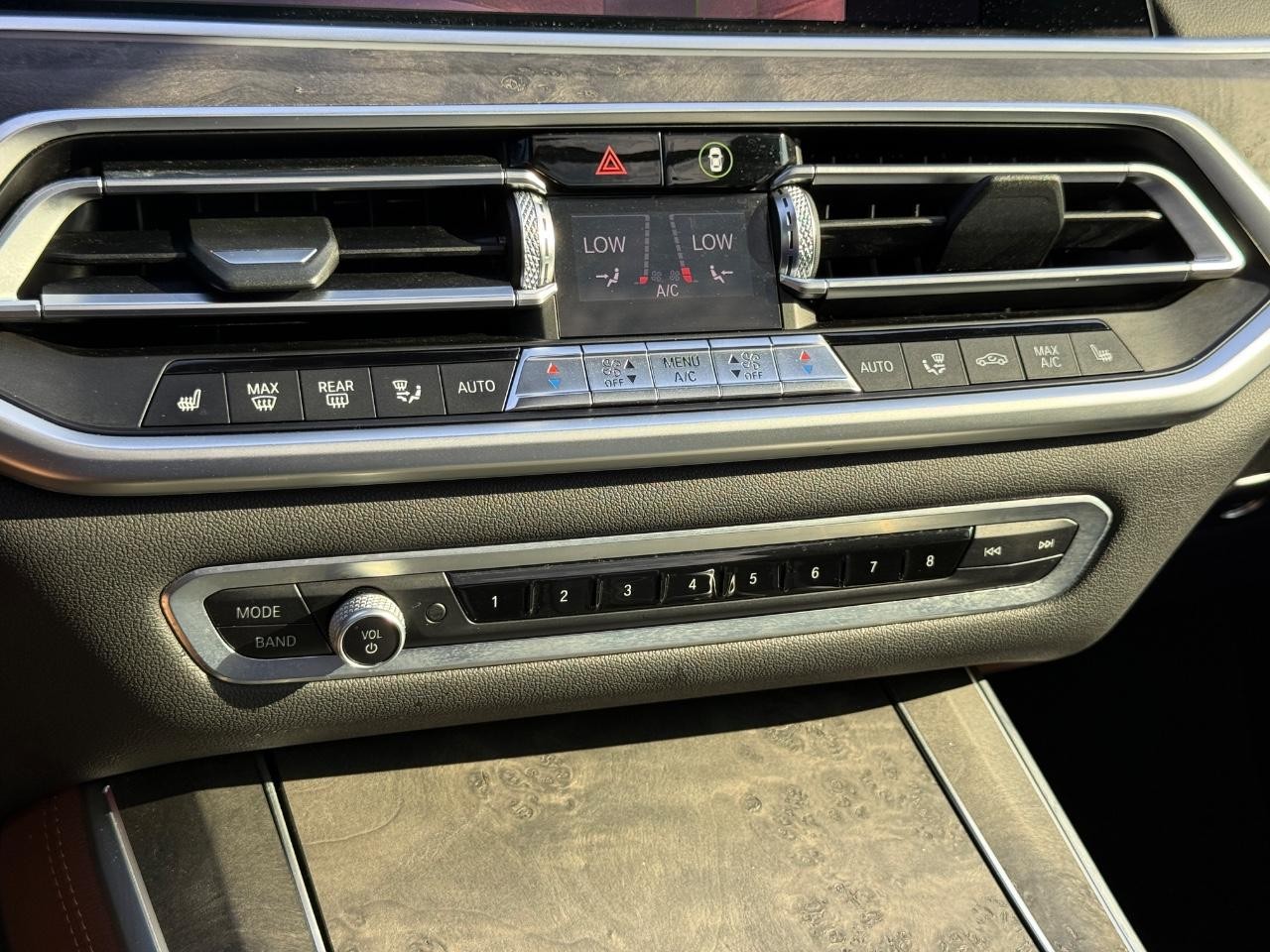 BMW X5 Vehicle Full-screen Gallery Image 19