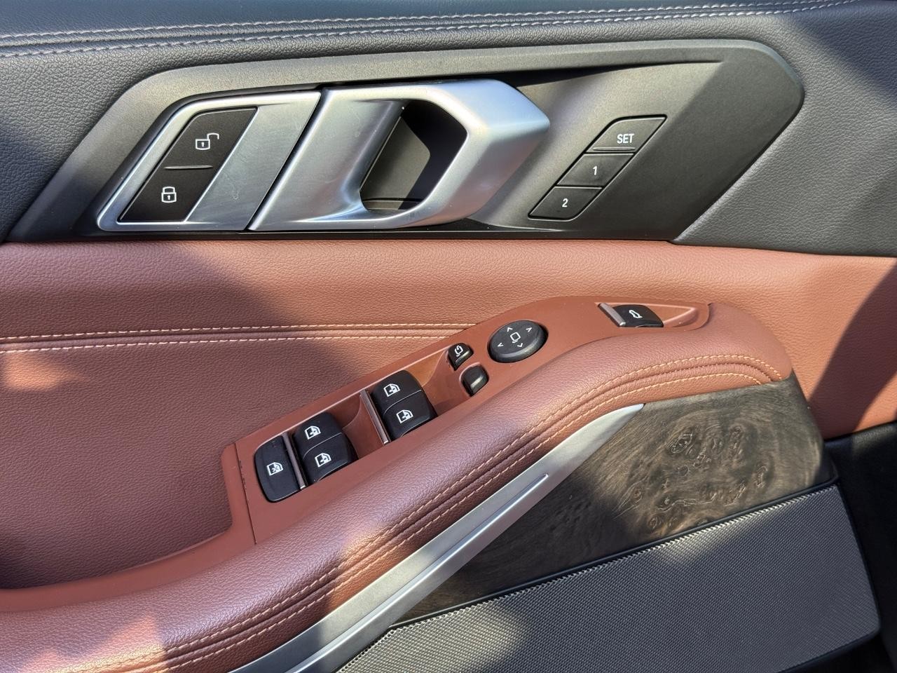 BMW X5 Vehicle Full-screen Gallery Image 26