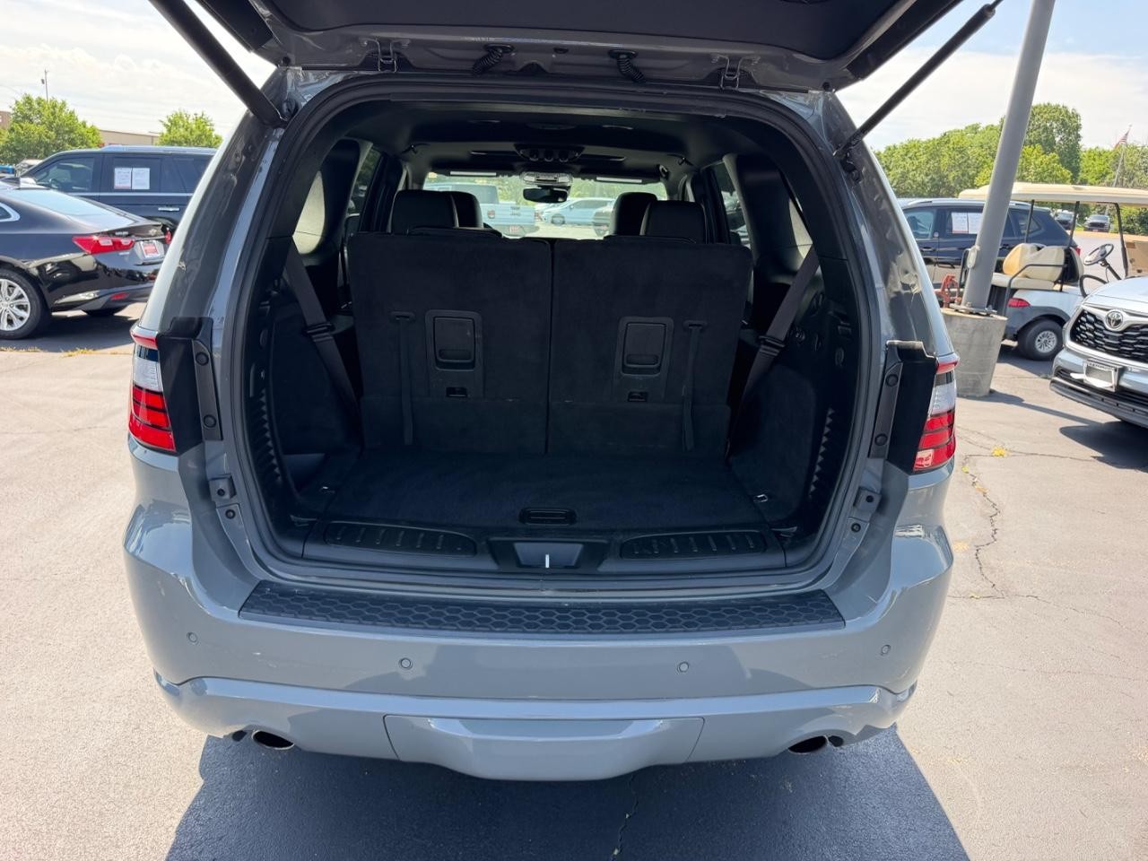 Dodge Durango Vehicle Full-screen Gallery Image 05