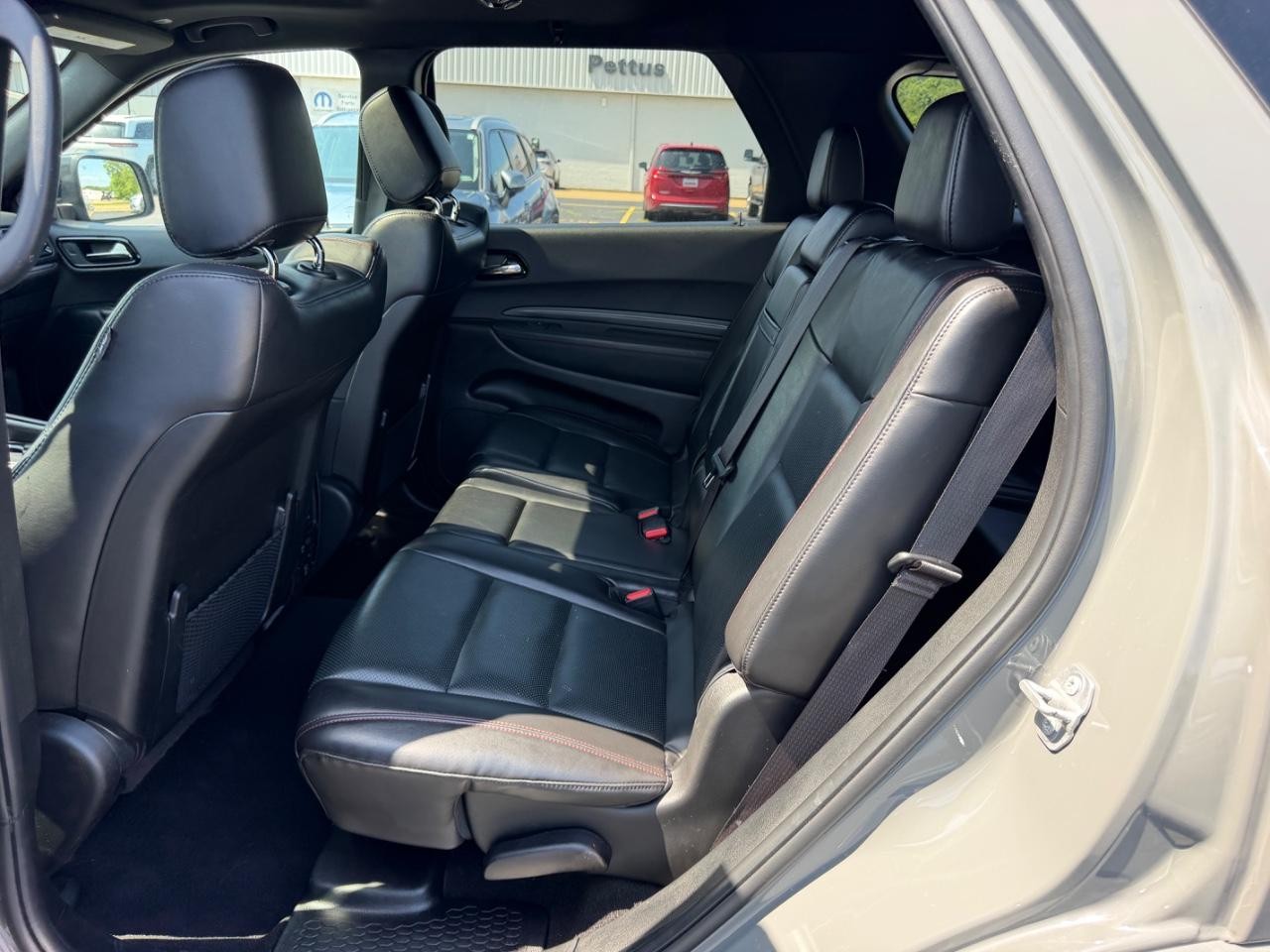 Dodge Durango Vehicle Full-screen Gallery Image 11