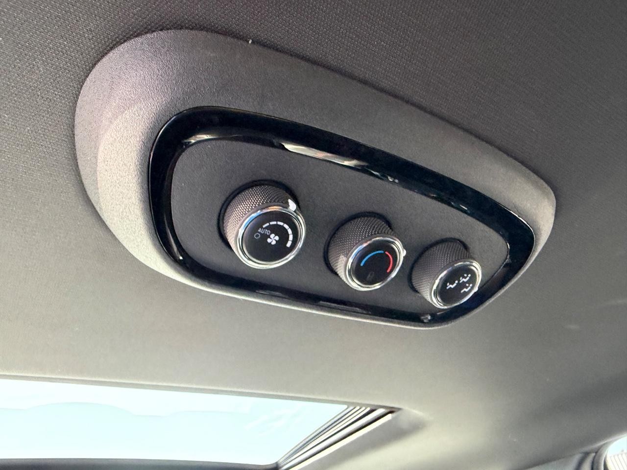 Dodge Durango Vehicle Full-screen Gallery Image 12